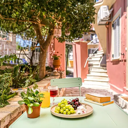 The Urban Hideaway Near The Port And Center Apartment